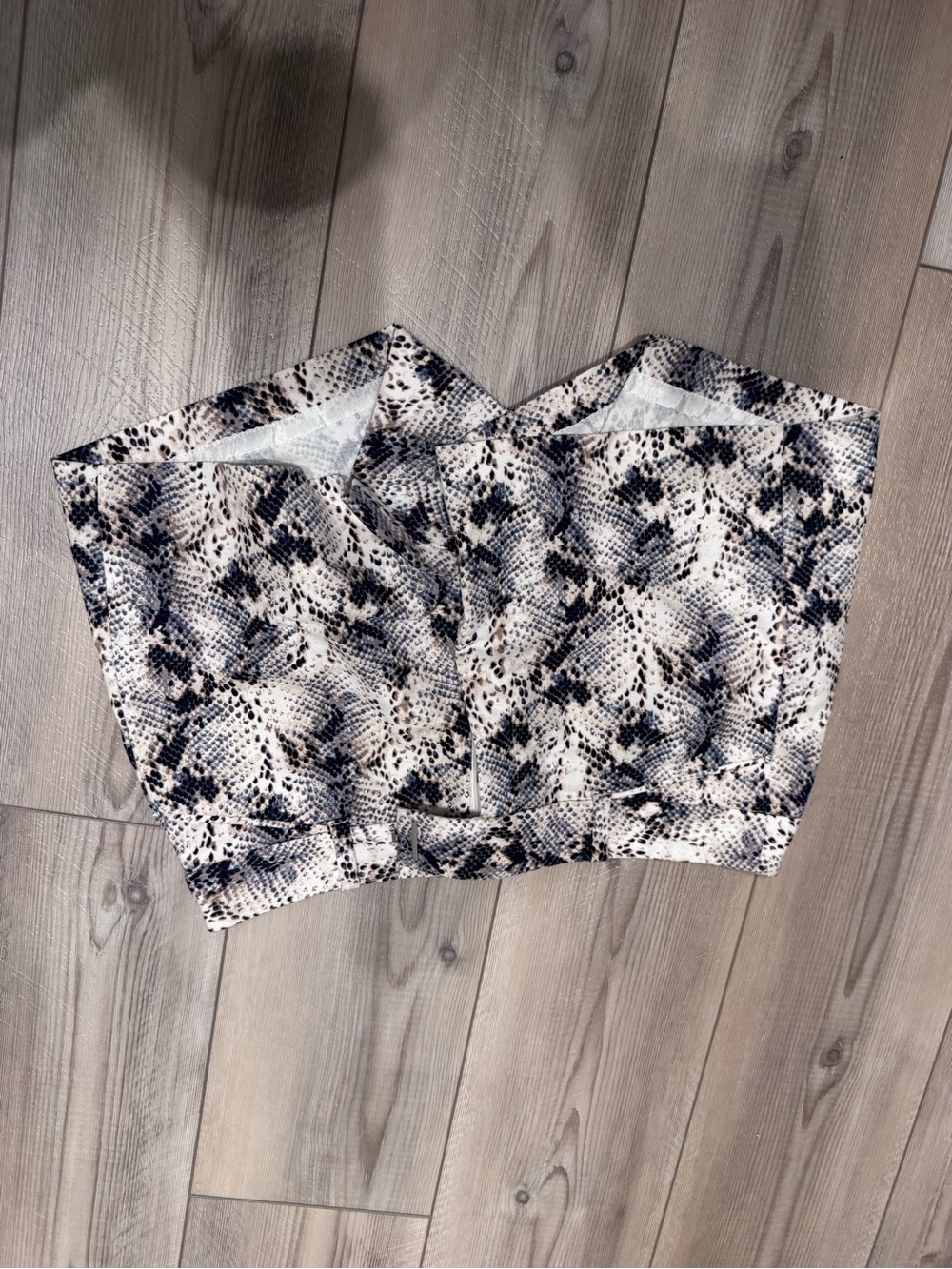 White House Black Market Snake-Print shorts Beige and Black